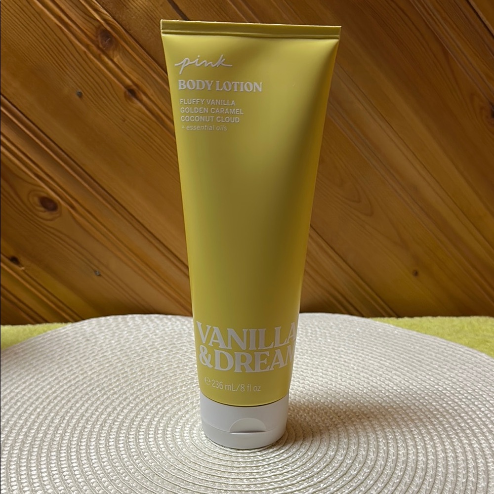 PINK Vanilla & Dreamy Body Lotion